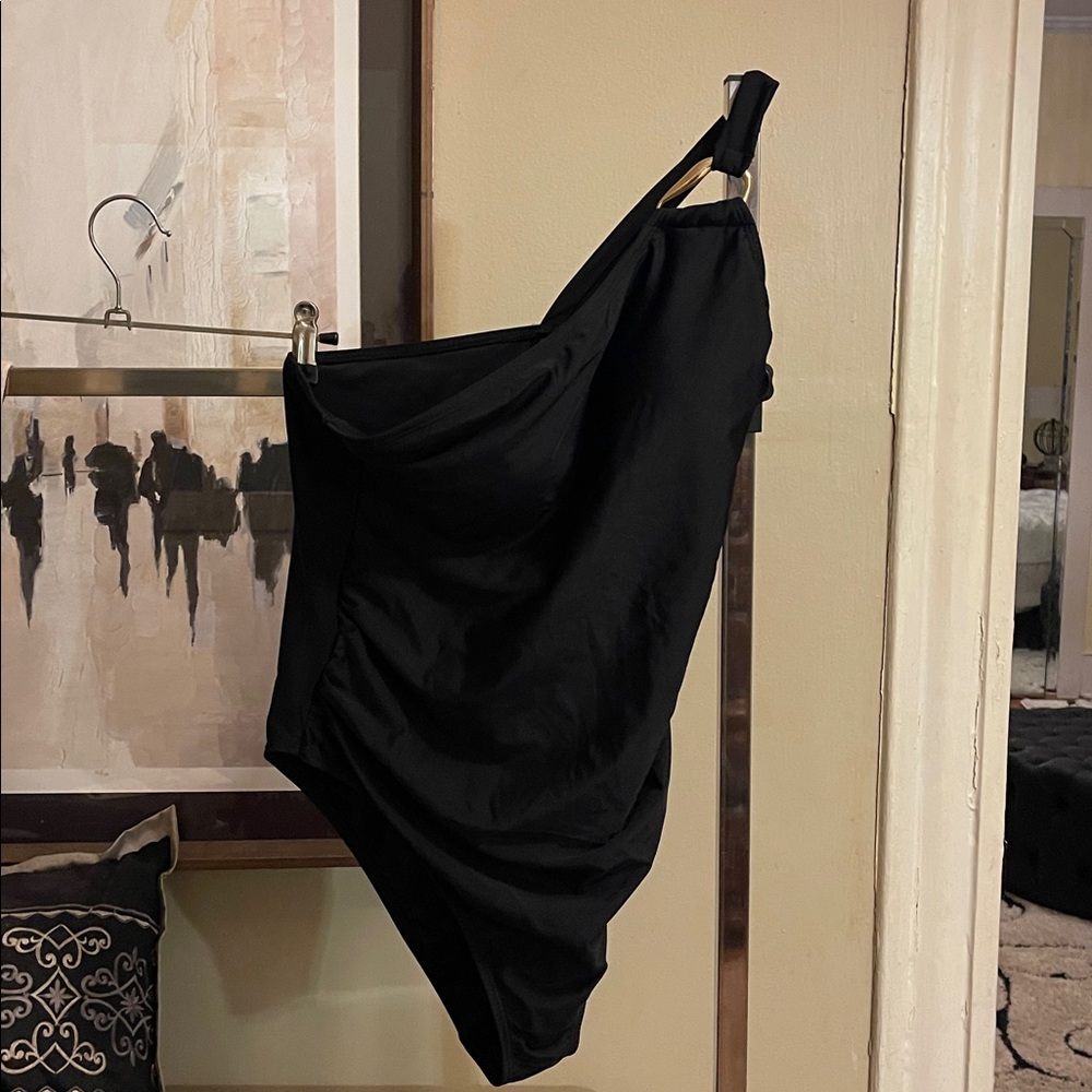 Black One-Shoulder Swimsuit